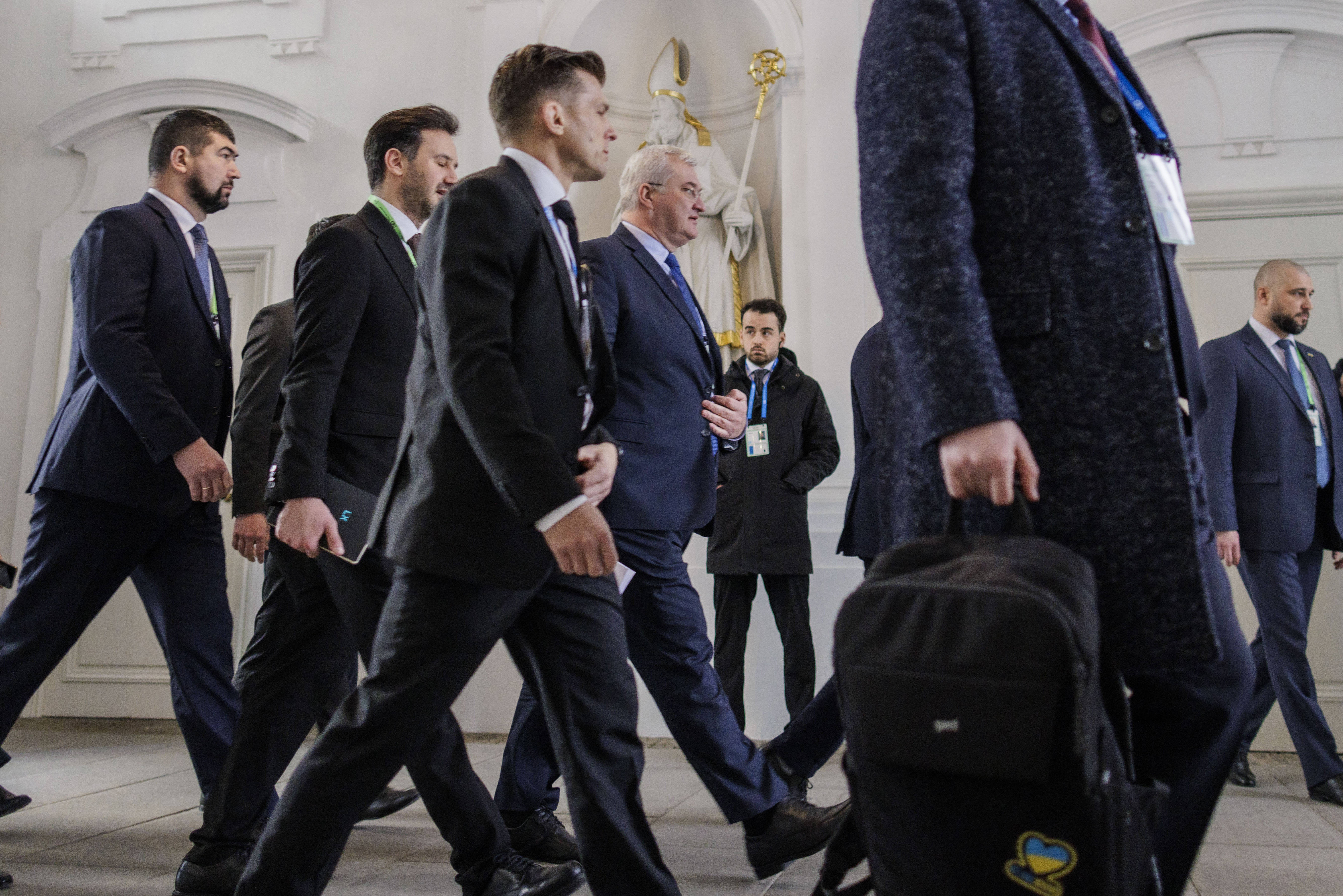 Liderii ”principalelor țări europene” se reunesc la Paris pentru a stabili o strategie împotriva SUA. ”Trump respectă forța”