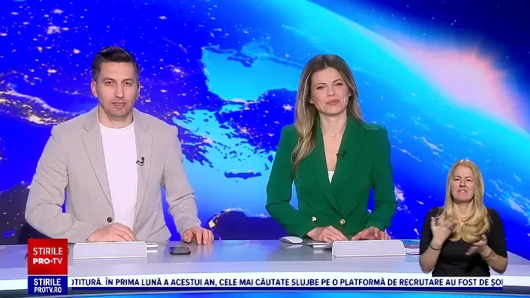 Sute de bucureșteni nostalgici au petrecut în club pe muzica anilor de liceu.