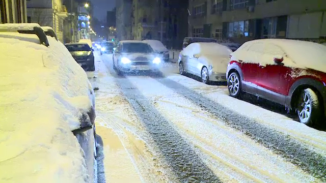 Infotrafic: Circulaţie în condiţii de iarnă pe drumurile din şase judeţe. Depuneri de zăpadă pe carosabil