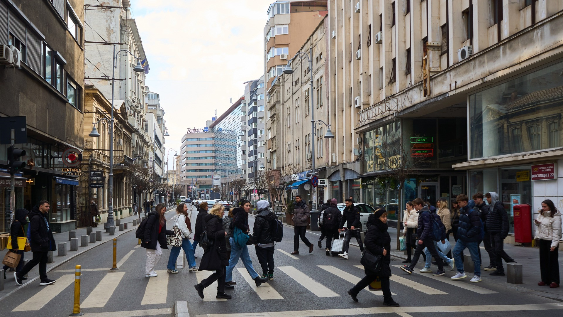 Statul se împrumută mai scump de la populație decât băncile. Titlurile de stat au mai adus la buget 4,3 miliarde de lei