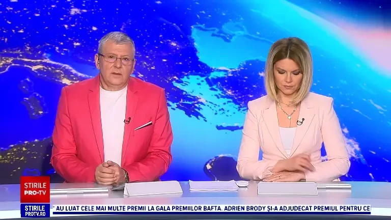 Accident urmat de un incendiu devastator în Iaşi, soldat cu 2 victime. Un microbuz a luat foc după ce s-a izbit de o mașină