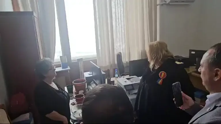 Diana Șoșoacă a intrat peste judecătorul CCR Gheorghe Stan și l-a luat la rost: ”Câștigați niște bani degeaba”