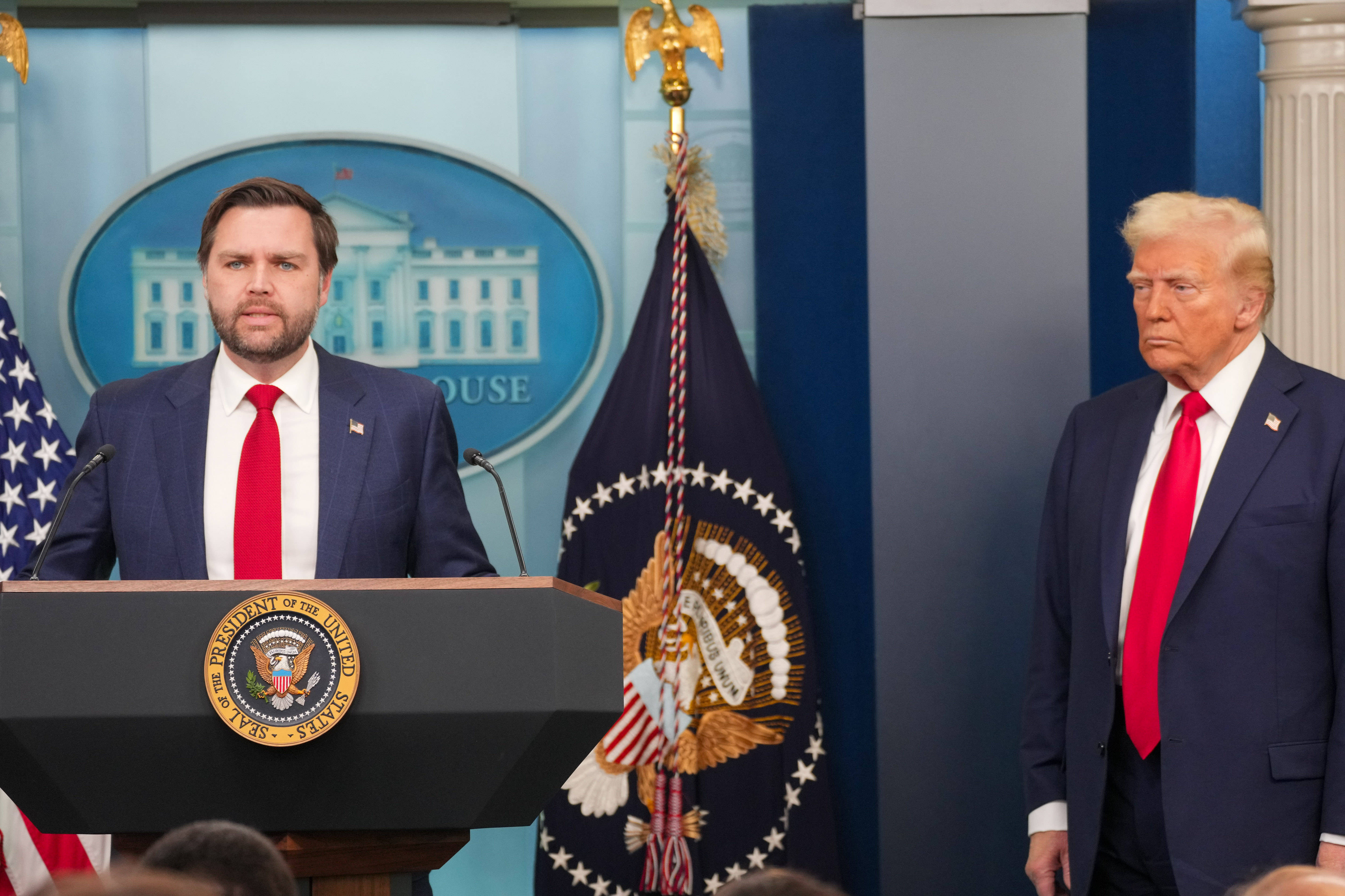 „Totul este atât de rău pentru Franţa. Eliberaţi-o pe Marine Le Pen”. Trump şi JD Vance critică justiţia franceză