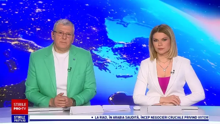 Erupția vulcanului Etna se întețește. Coloane uriașe de cenușă și lavă sunt aruncate în aer