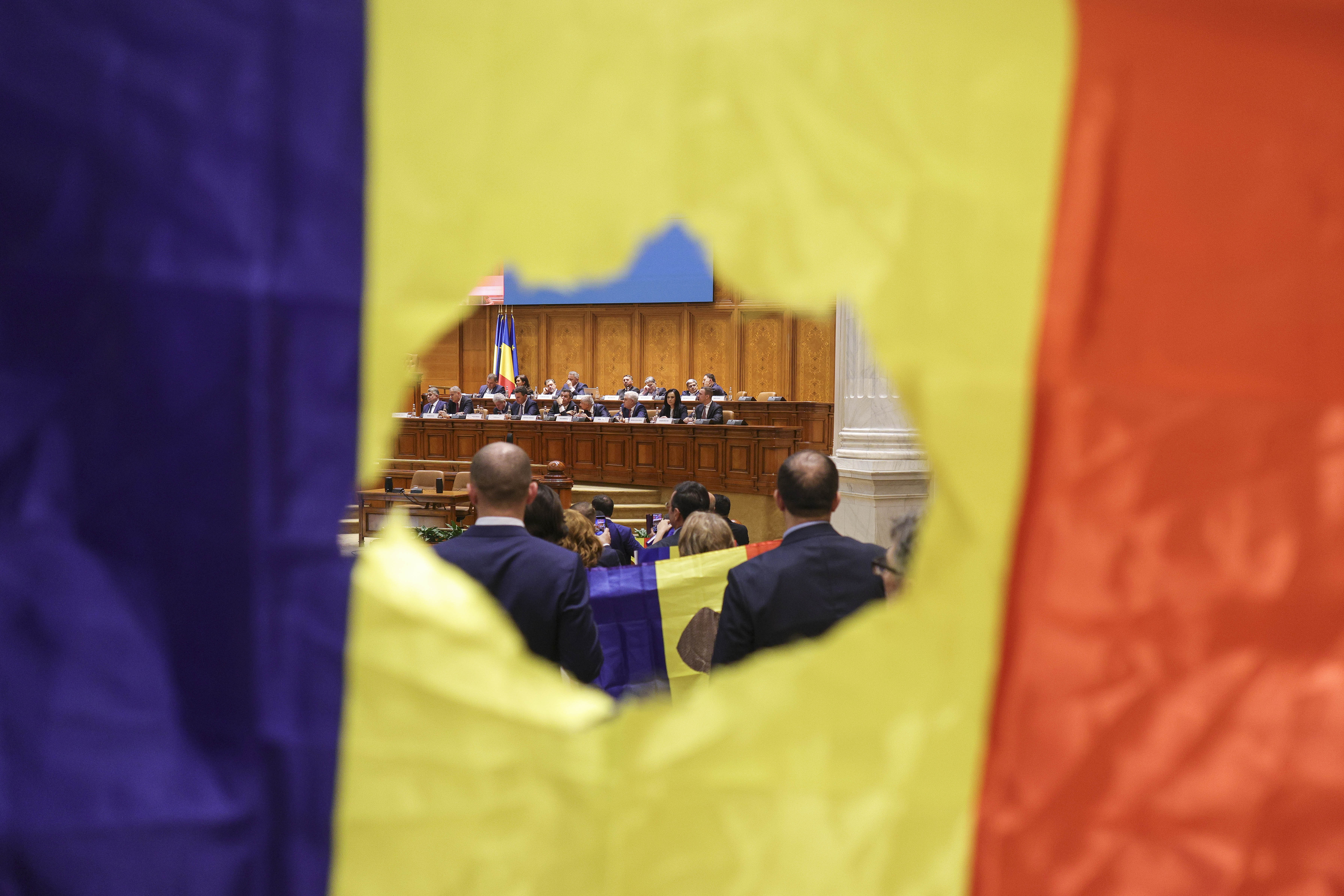 Parlamentarii din AUR, SOS România și POT sunt acuzați că țin cu ”ruşii, cu criminalii care au invadat un stat vecin”