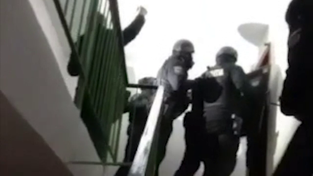 Polițiștii au intrat în forță peste o familie cu probleme psihice din Botoșani. De ce a fost nevoie de ordin judecătoresc