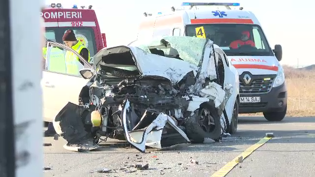 Un bărbat a murit după ce mașina pe care o conducea s-a izbit violent de un autocar, în Timișoara