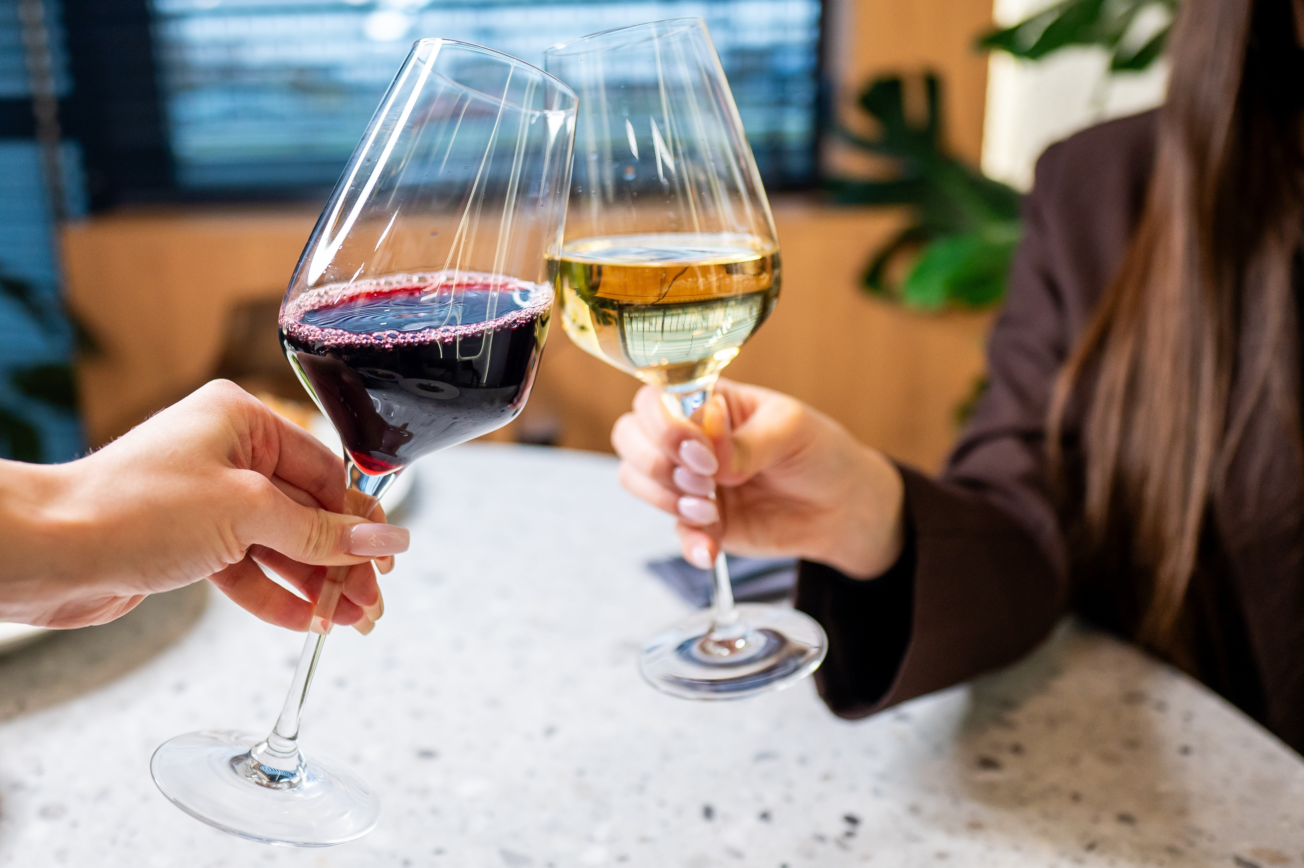 Un pahar de vin pe zi poate dăuna inimii. Medicii avertizează asupra consumului de alcool cronic