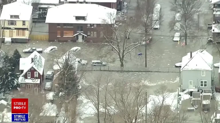 O conductă uriașă de apă s-a spart și toată apa a înghețat la -17 grade, în Detroit
