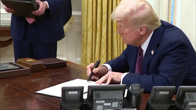 Trump a crescut la 20% tarifele vamale pentru importurile din China. Urmează produsele agricole