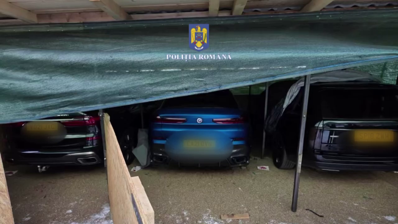 Mașini de lux de peste 400.000 de euro care au fost furate din Marea Britanie, găsite în urma unor percheziţii în Argeş. FOTO