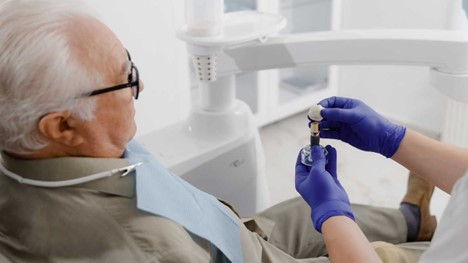 (P) Impactul osteoporozei asupra sănătății dentare și implanturilor: Ce trebuie să știți