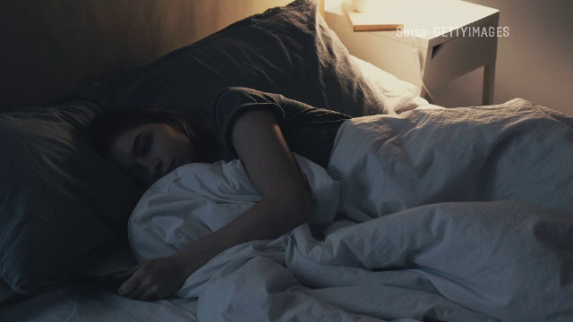 Tot mai mulți români suferă de insomnie și apelează la pastile. Lipsa somnului afectează concentrarea