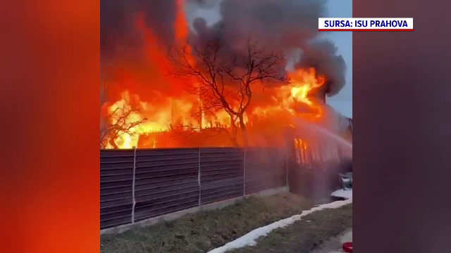 Focul a făcut ravagii într-o gospodărie din Prahova. O casă a fost mistuită de flăcări. Care e cauza incendiului