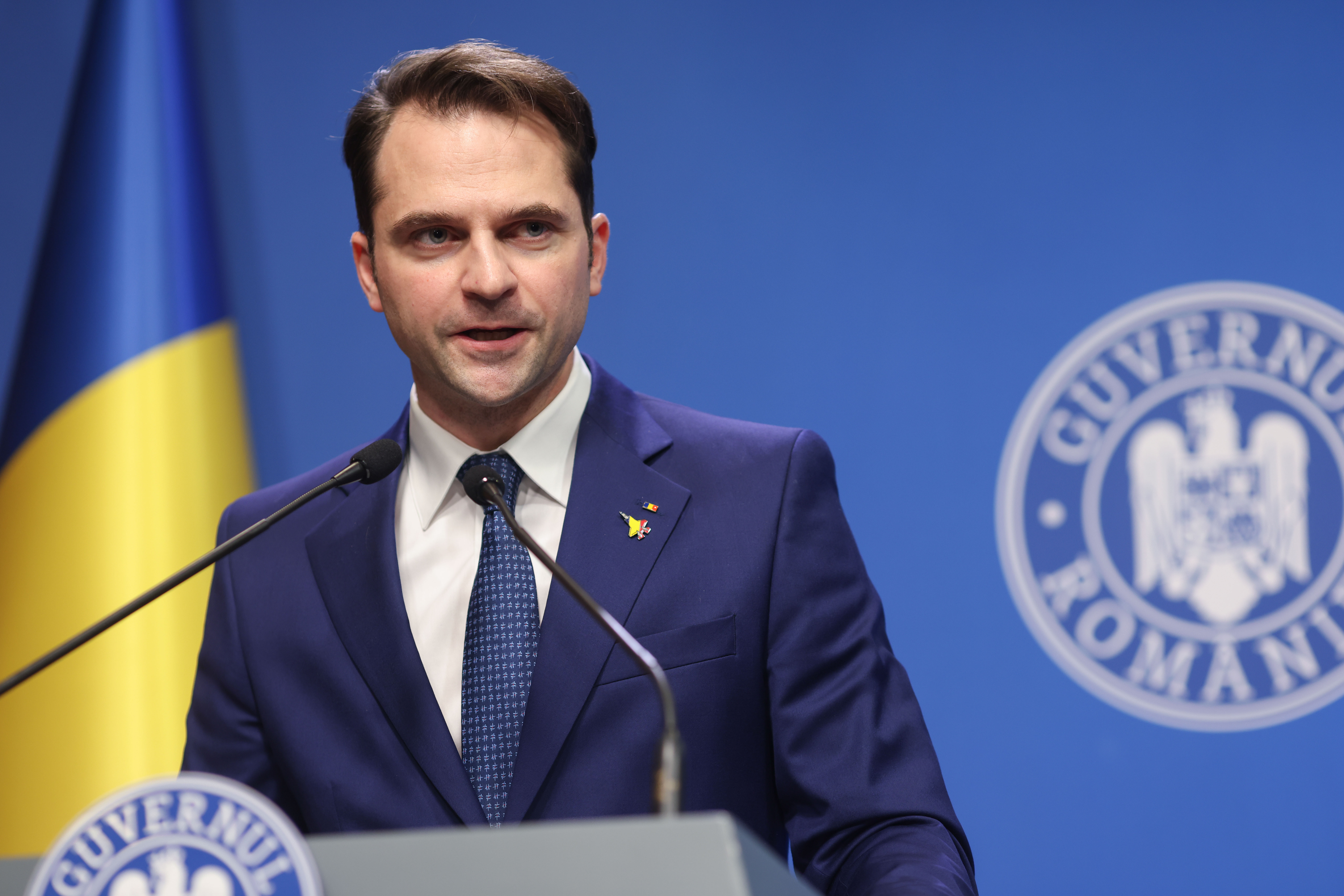 Guvernul vrea să plafoneze în continuare facturile la gaze și electricitate. Burduja: „Ar fi imprudent să renunțăm la schemă”