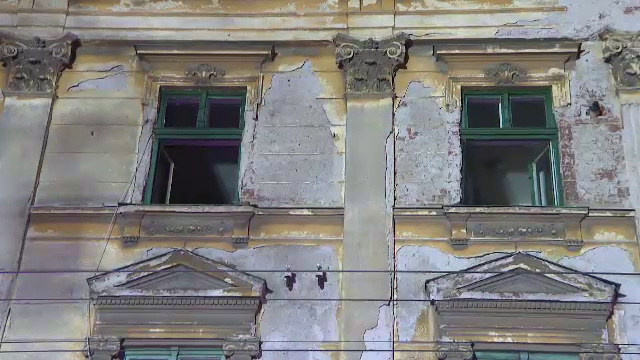 O femeie din Timișoara a sfârșit carbonizată în bucătărie. Pompierii au stins incendiul, dar a fost prea târziu pentru ea