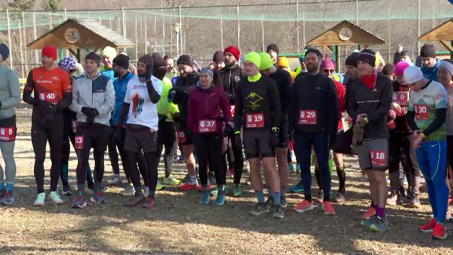 „Crosul îndrăgostiților" a adunat zeci de perechi la Bistrița, înainte de Dragobete. „Suntem chiar îndrăgostiți de alergare”