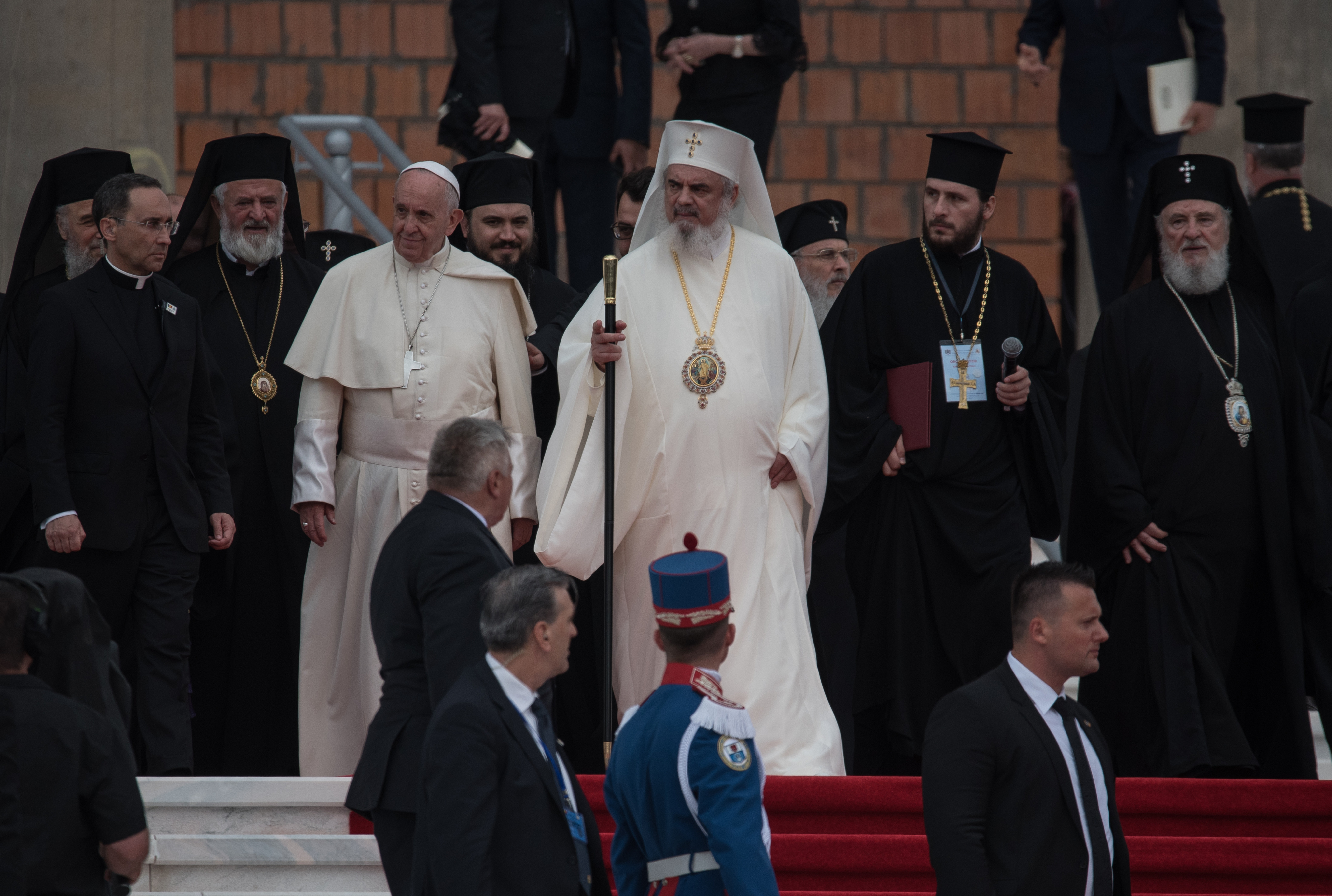 Patriarhul Daniel, mesaj pentru Papa Francisc: „Ne rugăm Domnului să vindece suferinţa Sanctităţii Voastre”