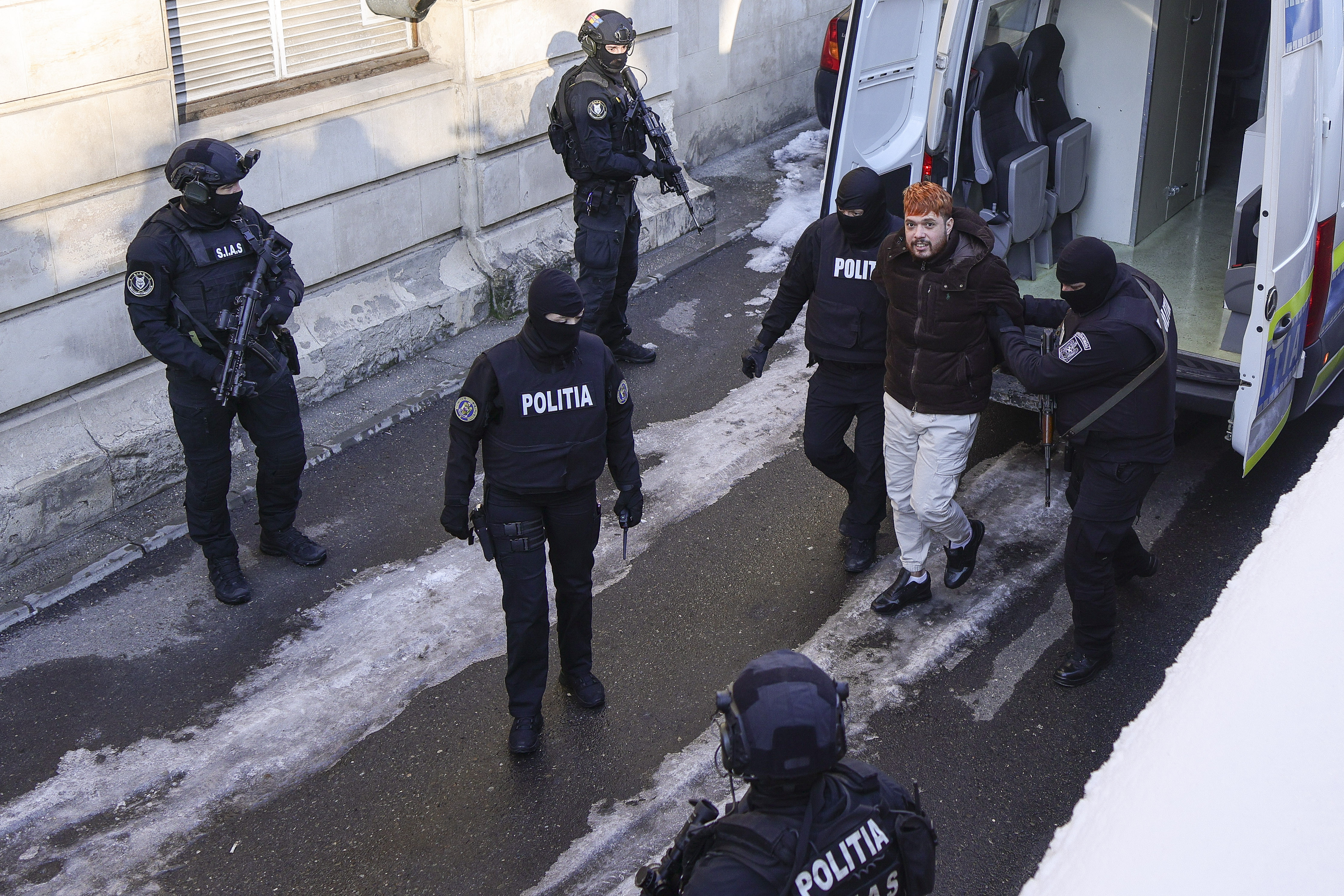 Mohamed Amra, prea periculos să fie dus în fața judecătorului. Controversă pentru audierea traficantului prins la București