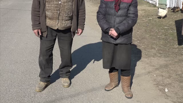 Caz ieșit din comun în Vaslui. Bătrâni jefuiți de propria nepoată, după ce i-a adormit. Le-a furat tot, chiar de ziua bunicii