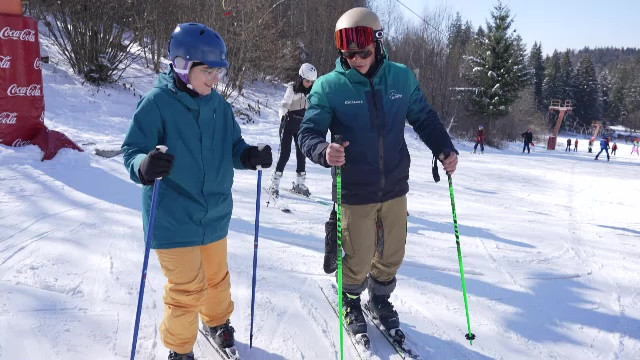În Poiana Brașov, tarifele instructorilor de schi au ajuns la un nou record. Cu toate acestea, agenda lor este plină