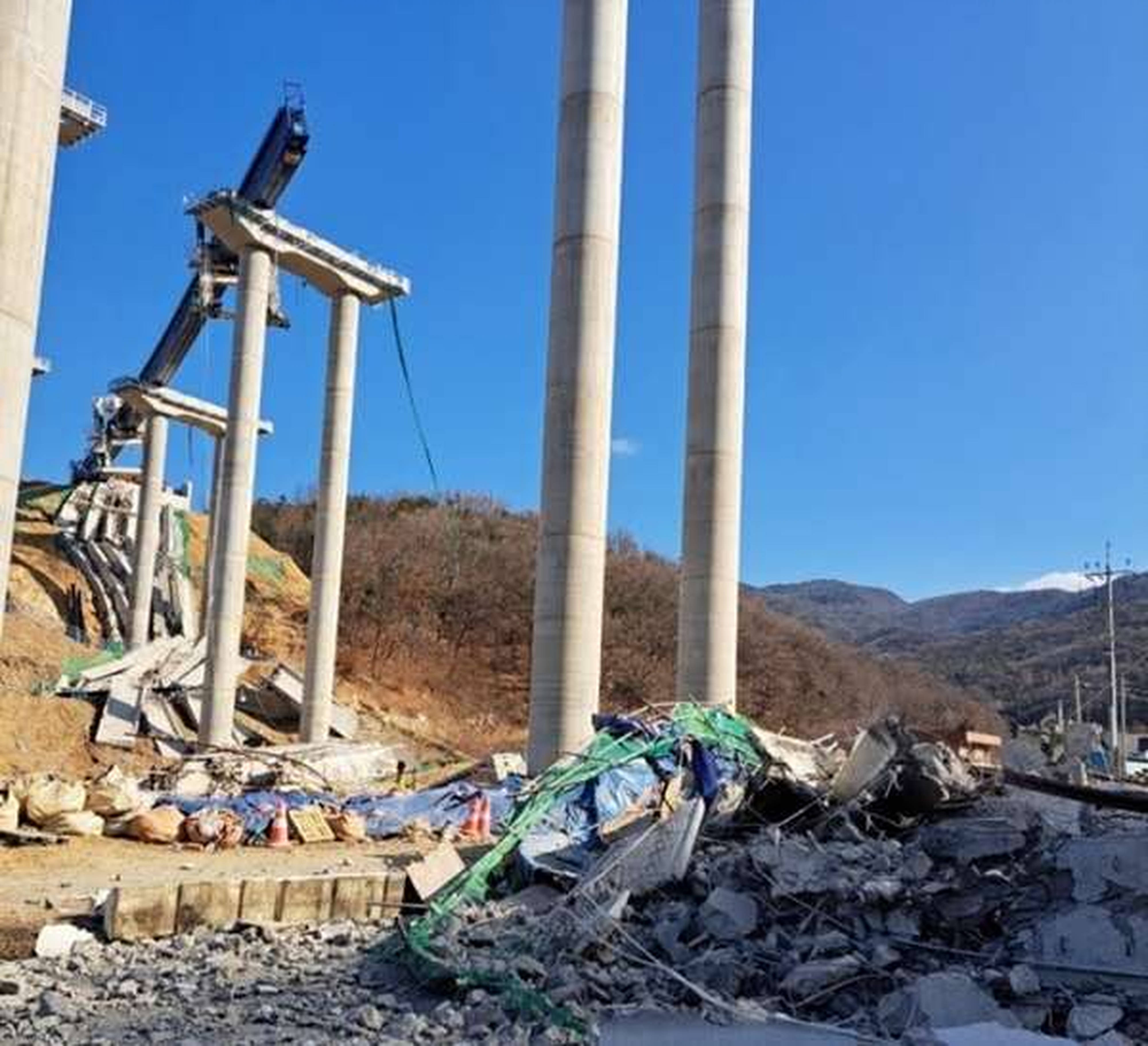 Un pod în construcție s-a prăbușit în Coreea de Sud. Cel puțin patru persoane au murit și alte șase sunt rănite | VIDEO