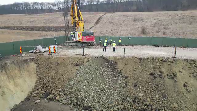 Lucrările la metroul din Cluj-Napoca, oprite din cauza riscului de surpare a unui deal. Soluția găsită de specialiști