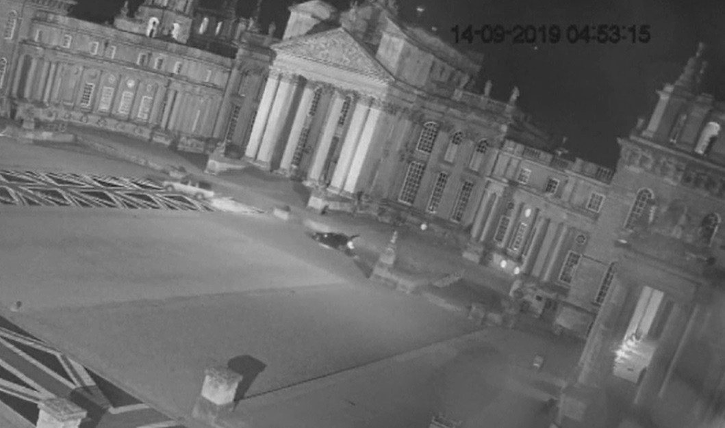 Poliția britanică a făcut publice imagini cu furtul unei toalete de aur dintr-un palat unde a locuit Winston Churchill