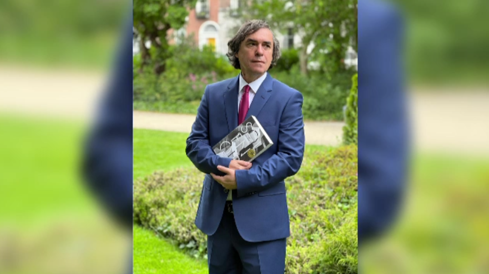 Mircea Cărtărescu devine primul scriitor român inclus pe lista lungă de 13 titluri a prestigiosului premiu literar ”Booker”