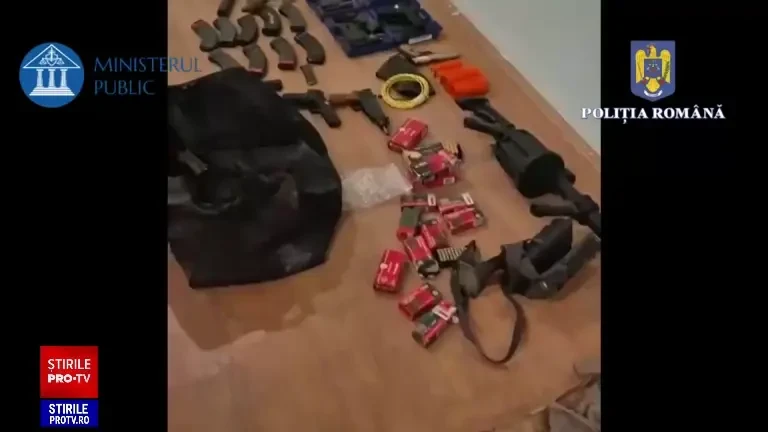 Mitraliere, aruncătoare de grenade și 1 mil. €, găsite la omul lui Călin Georgescu. Armele, pregătite pentru luptători | FOTO