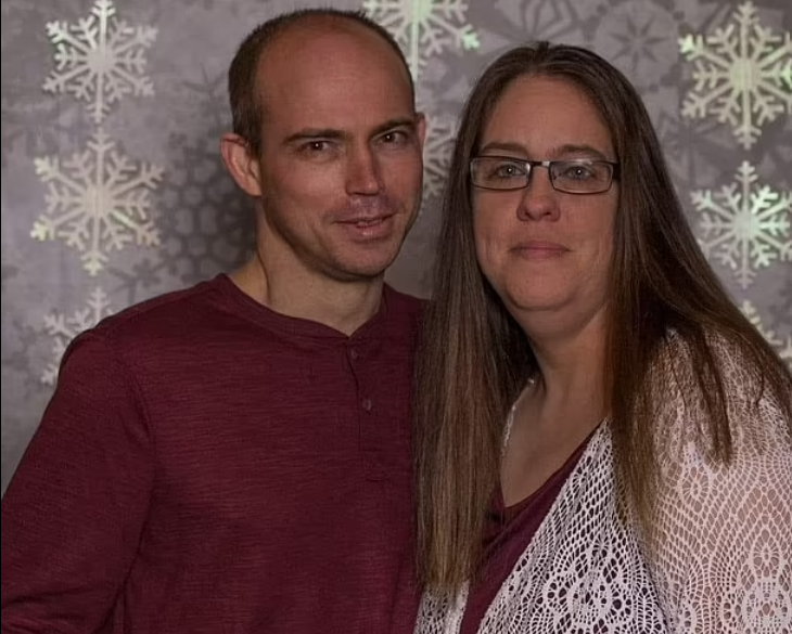 O femeie s-a căsătorit cu tatăl ei, în timp ce se afla în plin divorț de soțul ei. Rudele au anunțat poliția