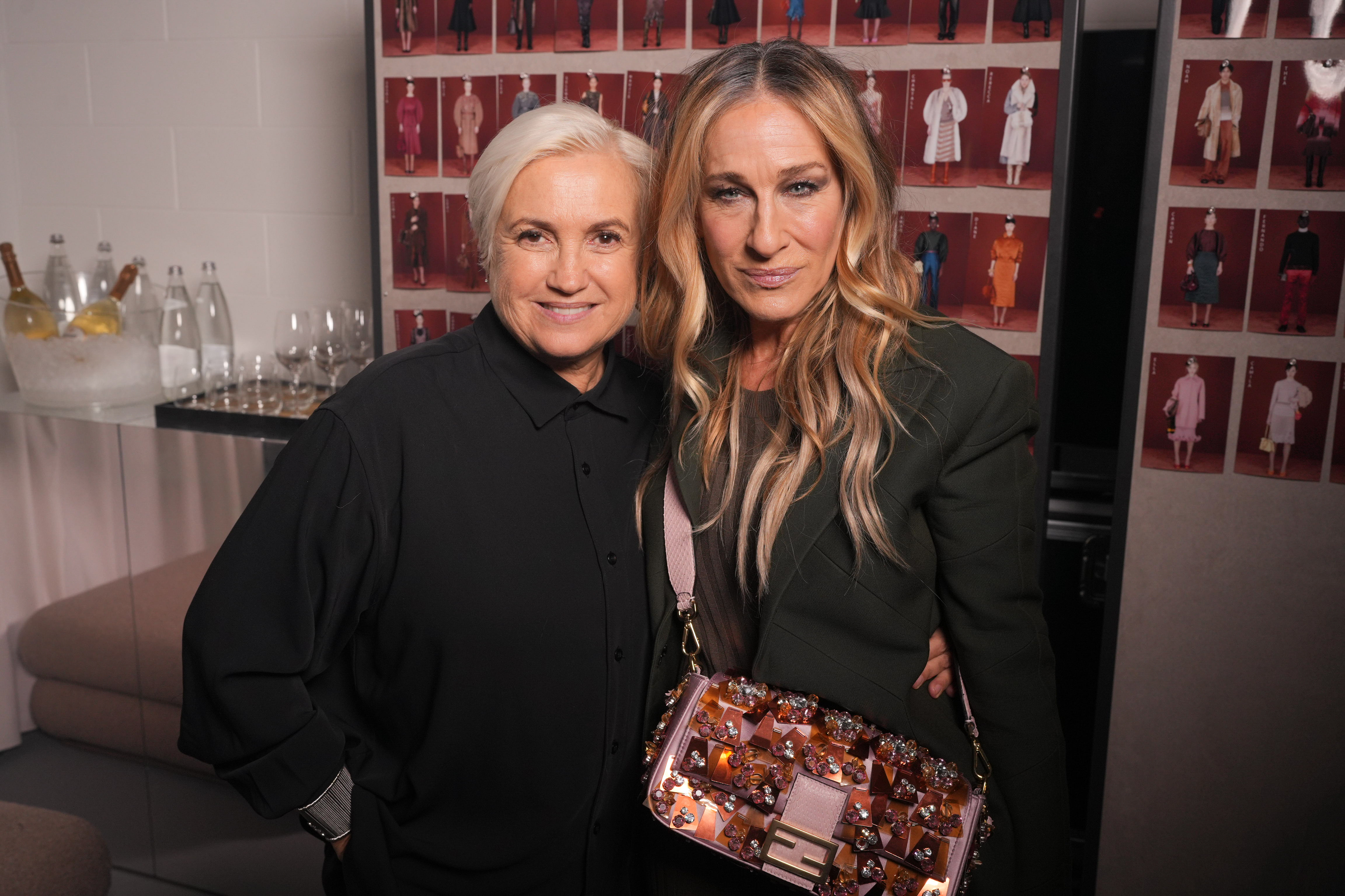 Sarah Jessica Parker, apariție elegantă la Milano Fashion Week cu o geantă purtată de personajul său din „Sex and the City”