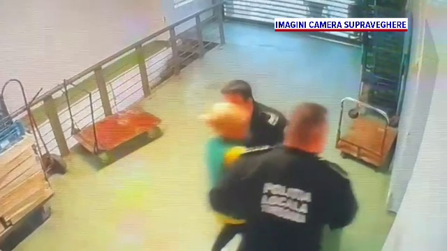 Dosar penal pentru purtare abuzivă, după ce doi poliţişti locali din Timișoara au bruscat o femeie