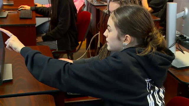 A fost lansată Edulib, biblioteca școlară virtuală. Toți elevii și profesorii primesc un cont unic și o parolă