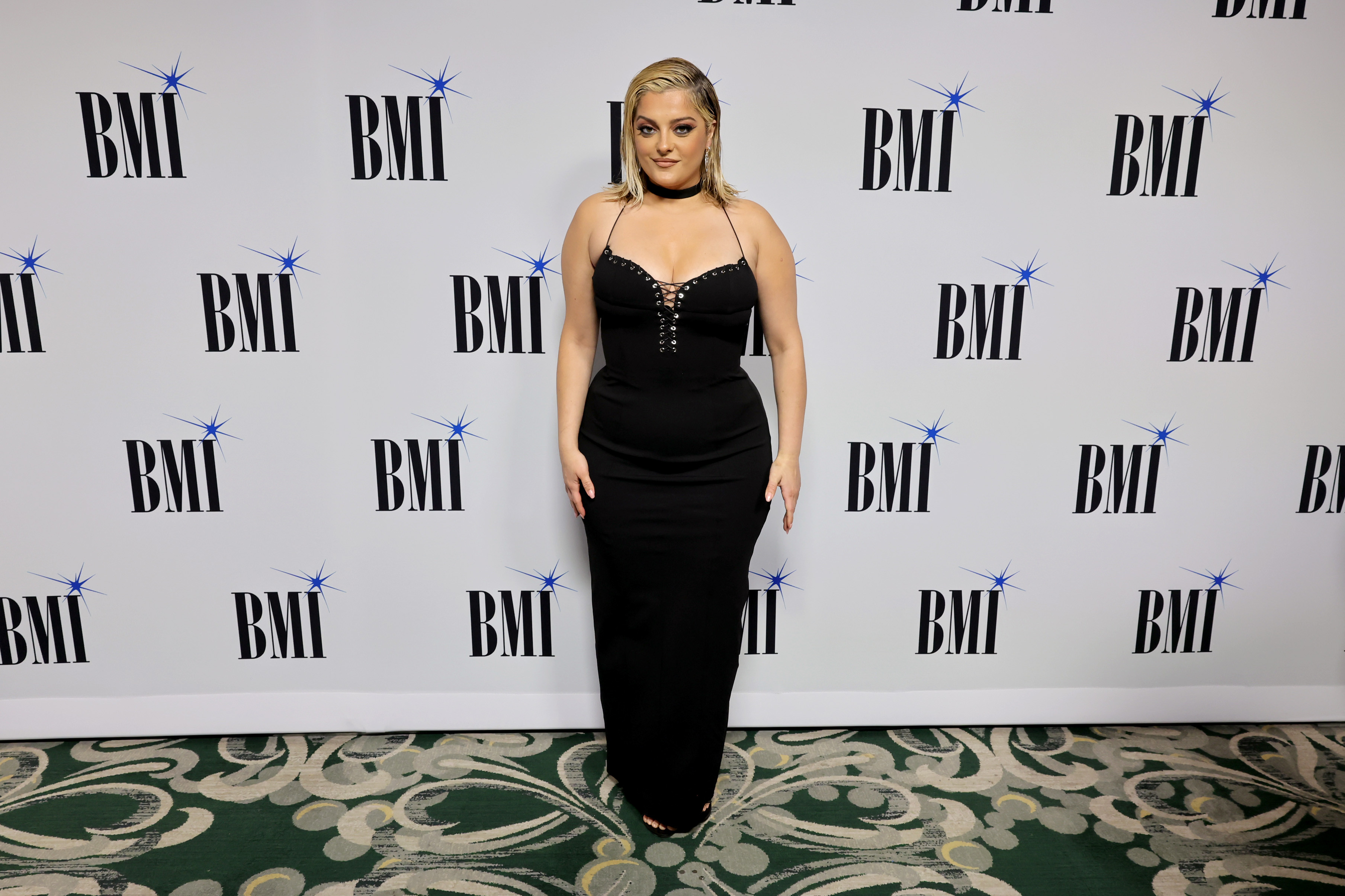 Bebe Rexha reacționează după valul de critici primite în legătură cu aspectul său fizic: „Știu că m-am îngrășat”. FOTO