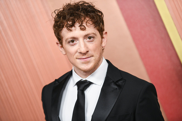 Cele mai neinspirate ținute purtate la Premiile Oscar 2025. Vedetele care au dezamăgit pe covorul roșu. GALERIE FOTO