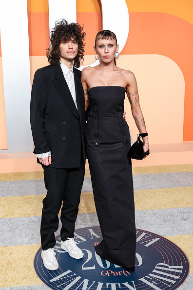 Premiile Oscar 2025. Cele mai &icirc;ndrăgite cupluri și momentele lor romantice de pe covorul roșu