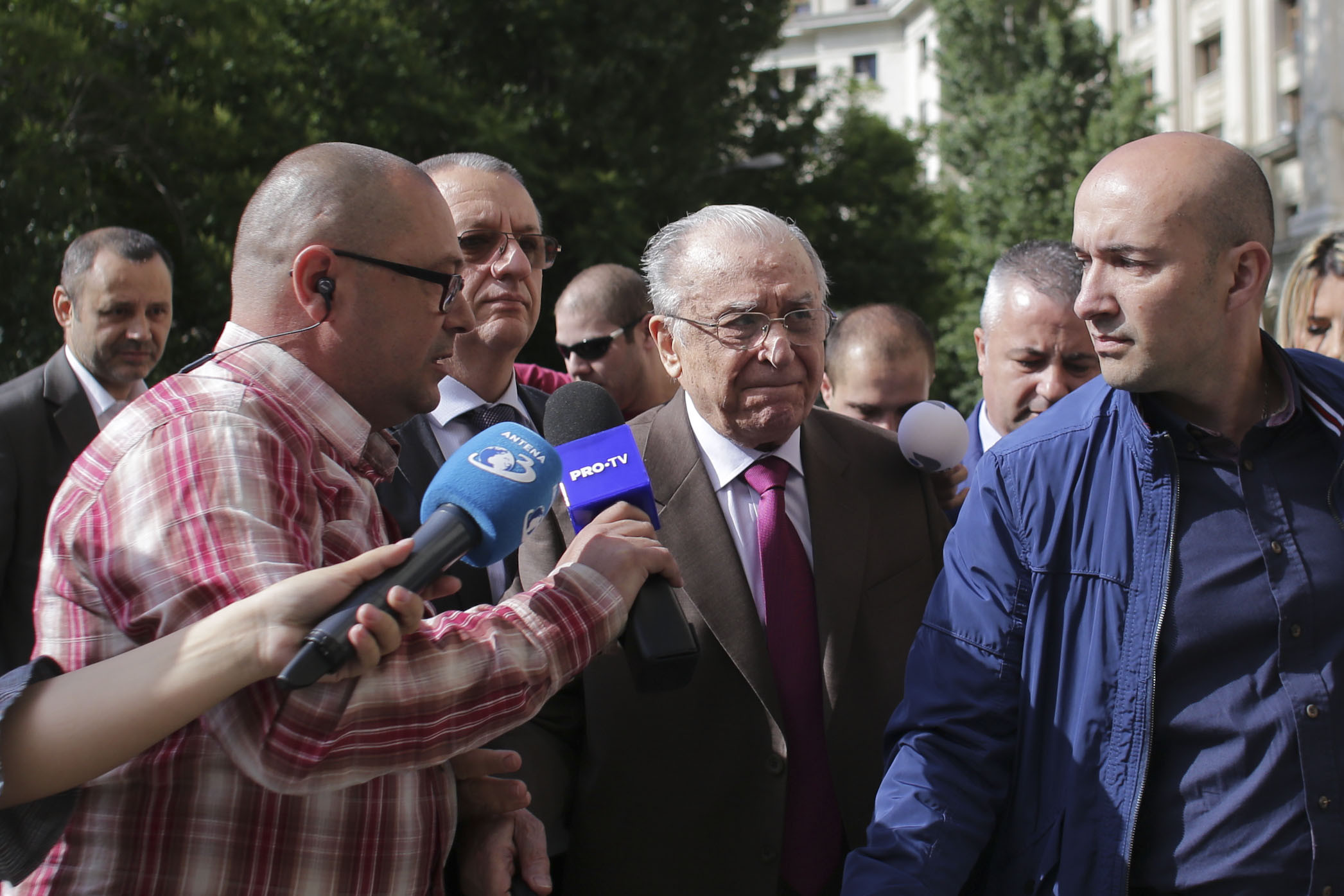 Dosarul Mineriada. Ion Iliescu și alți inculpaţi au fost trimiși din nou în judecată pentru infracţiuni contra umanităţii