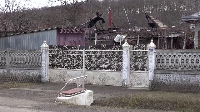 O femeie de 75 de ani din Neamț a murit într-un incendiu devastator. Vecinii nu au reușit să o salveze