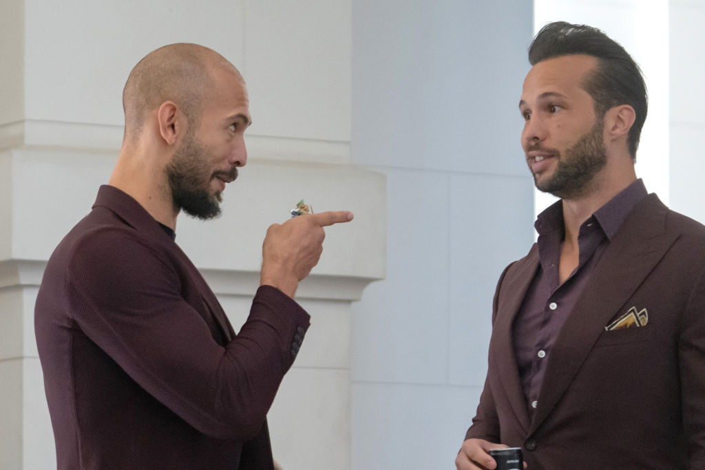 The Times: Fraţii Tate îşi fac un buncăr de 3,9 milioane de dolari la Bucureşti prevăzut inclusiv cu o bară de striptease