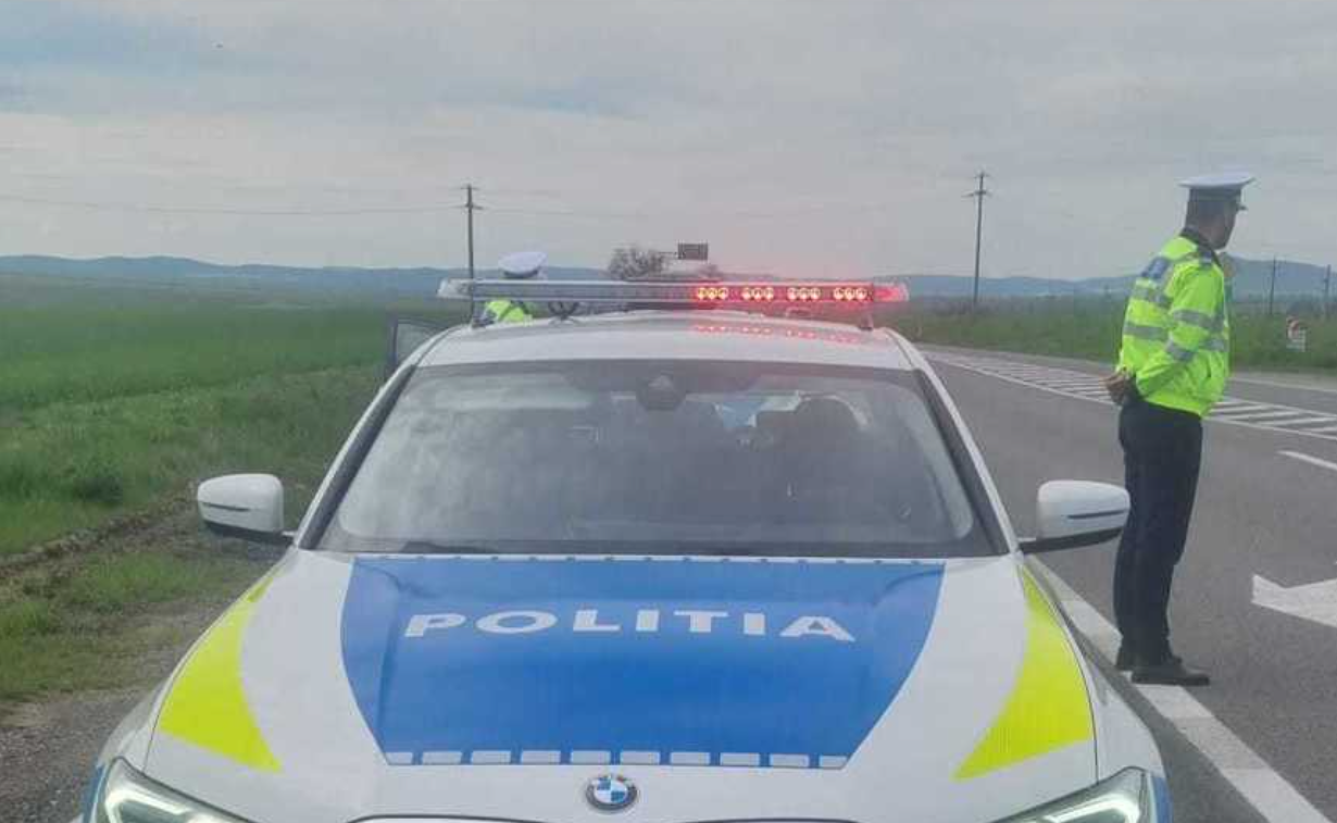 Microbuz de călători, implicat într-un accident pe DN 1, la Sinaia. Șoferul este rănit