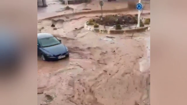 Noi inundații de amploare în Spania. Zeci de vehicule au fost luate de viituri și aruncate în mare