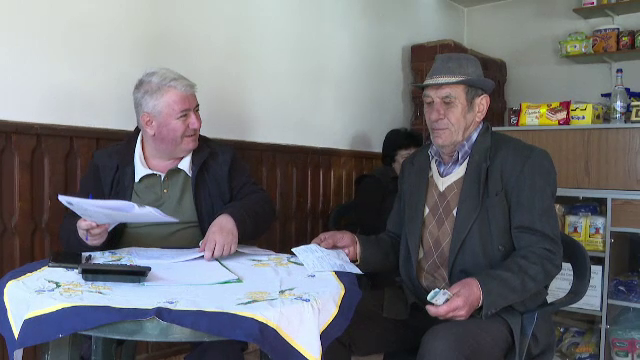 Săteni chemați la birt să-și achite taxele locale. ”O sticlă de bere care nu pot să o mai beau, o dau la primărie”