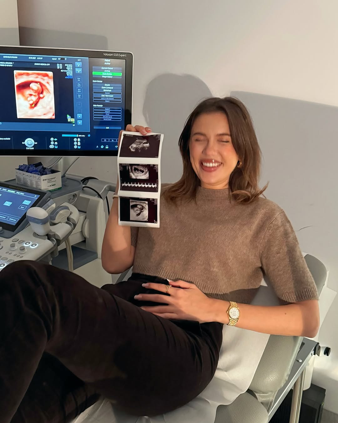 Emily Burghelea este însărcinată pentru a treia oară. Declarația vedetei. GALERIE FOTO