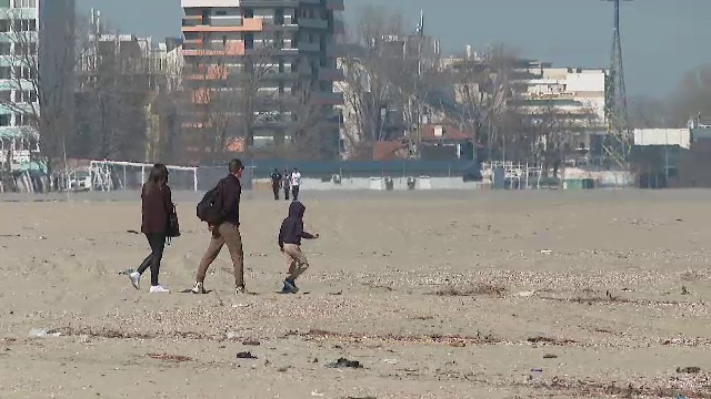 Plajele din Mamaia vor fi pline de turiști în weekend. Temperaturile vor ajunge și la 22 de grade