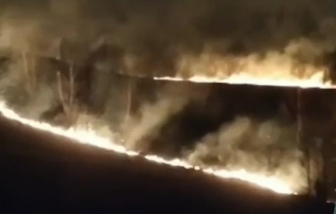 Zeci de incendii de vegetație în Bihor. 40 de hectare, mistuite de flăcări