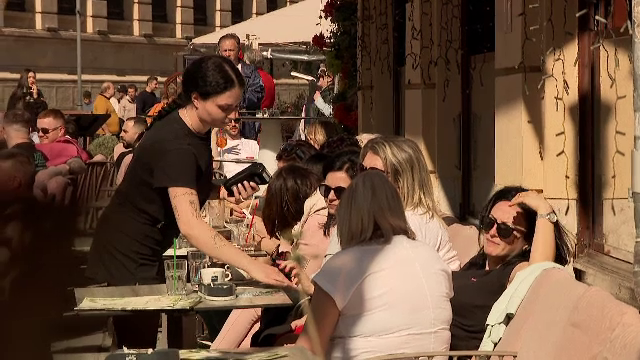 Impozitarea bacșișului nu a atins obiectivele Guvernului. Veniturile sunt de 3 ori mai mici decât estimările