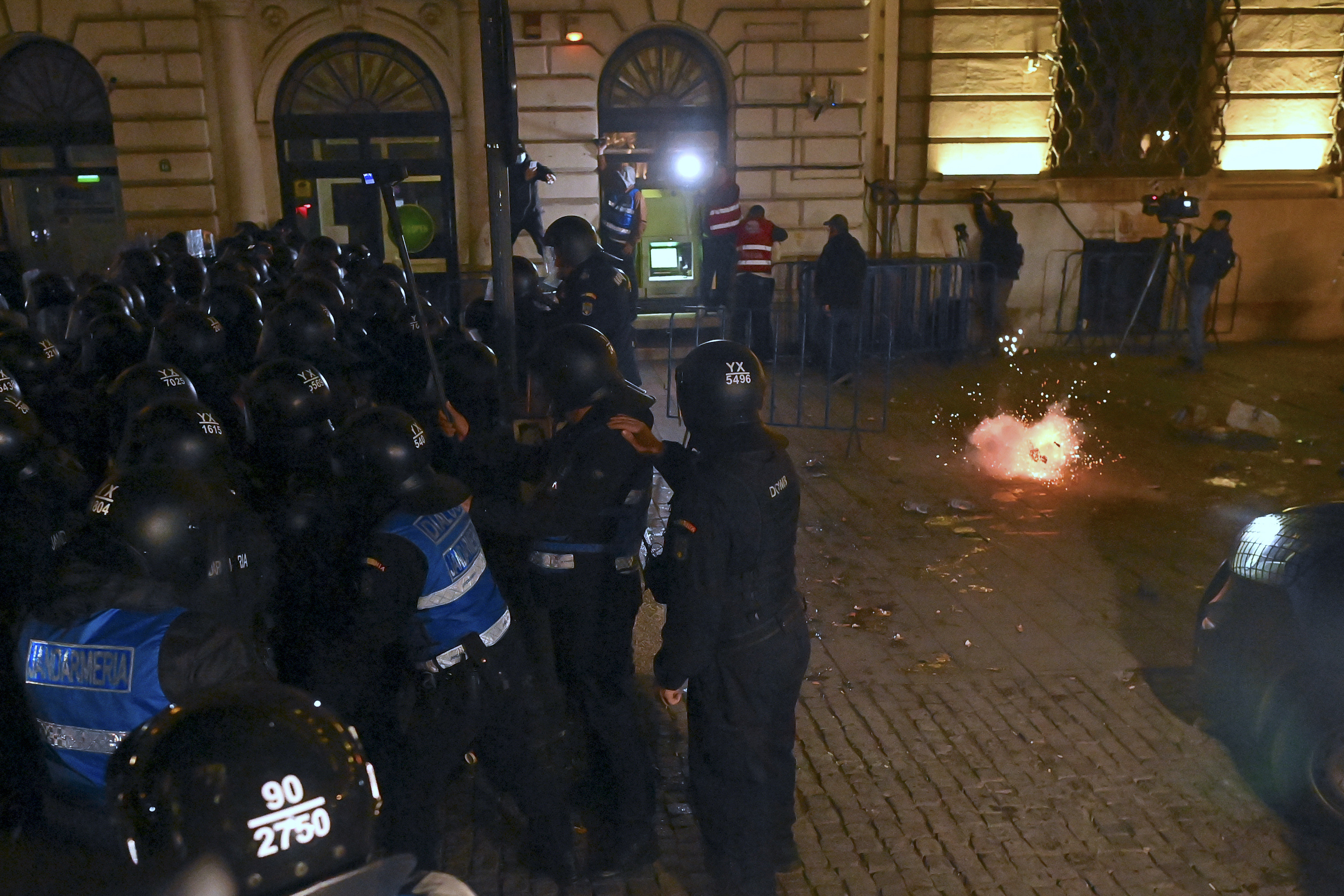 Patru persoane au fost duse la audieri după protestul pro-Georgescu de la Biroul Electoral Central din luna martie