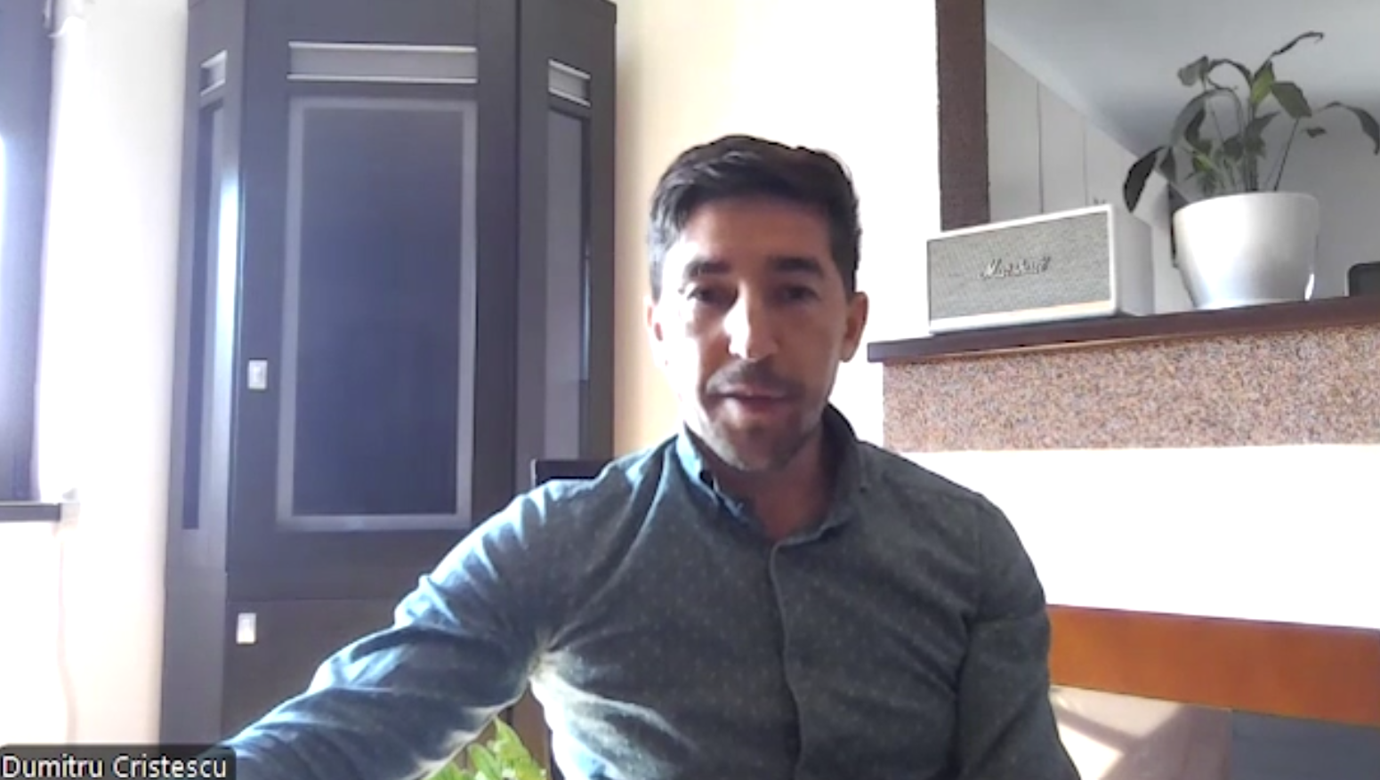 Scandal în Iași, după un incident în trafic. Un șofer susține că a fost agresat de un polițist: ”M-a pus cu faţa pe capotă”