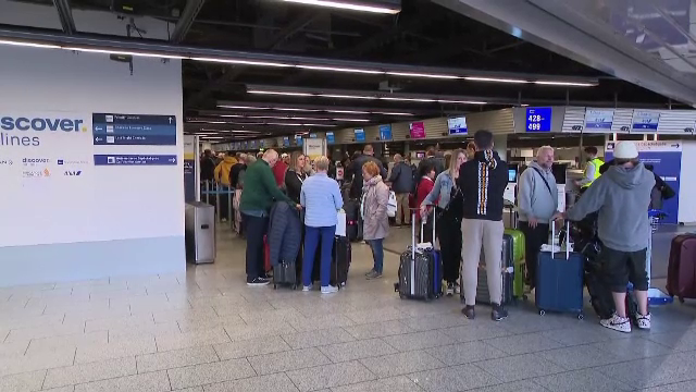 Mii de zboruri au fost anulate în Germania din cauza unei greve generale pe aeroporturi